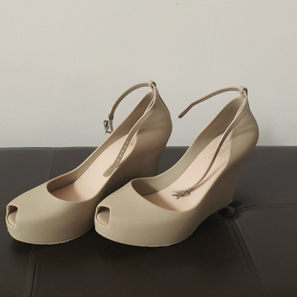 Annmore sz 10 peep toe wedge shoe